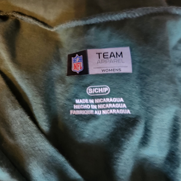 NFL Team Apparel Women's Green Shirt - Picture 2 of 2